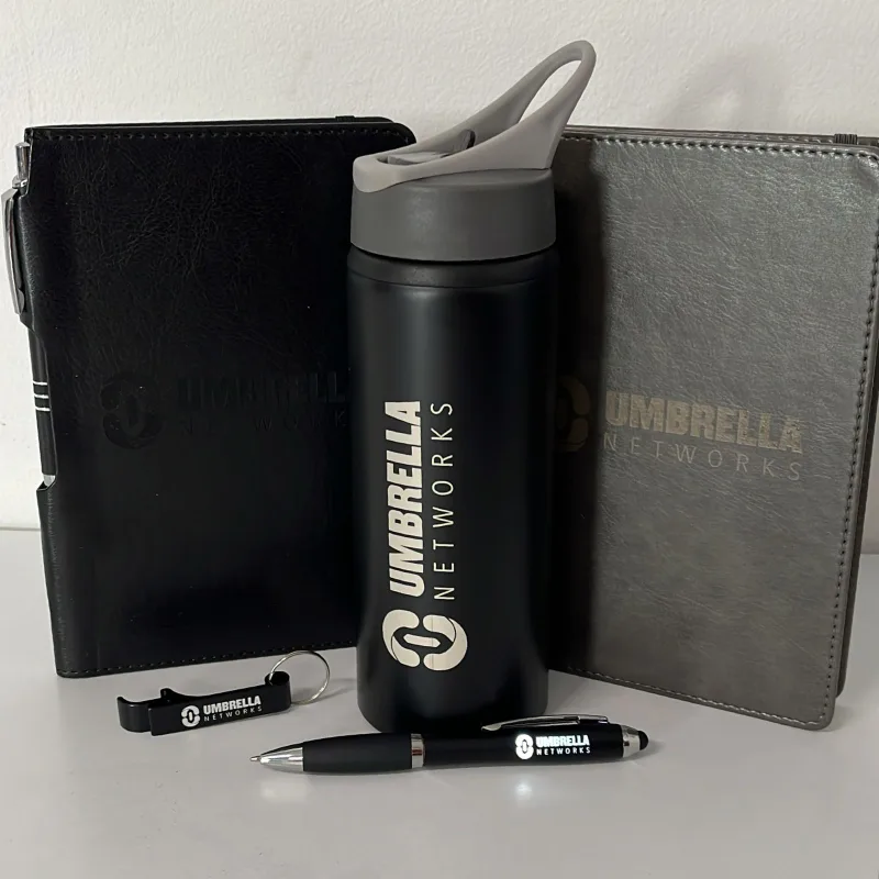 Kit empresarial con libreta, termo y pluma personalizados con logotipo